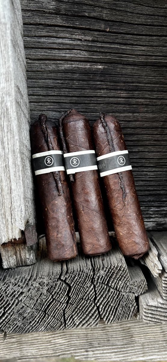 cigarsmoke's tweet photo. Good morning FAM! Happy 4th of July #nowsmoking @ChiefHava @RoMaCraft @SmokeRoMA #RoMaCraft #Firecrackers 🧨💥 FULL FULL PLUS + #PepperBombs 💣 strong as BALLS!! Stay safe FAM enjoy 🌭 #cigarmoke #smokesignals #WeaselClub #cigar #cigars #NicaSueño #Nicaragua 🌿 https://t.co/gvvJhsoEk2