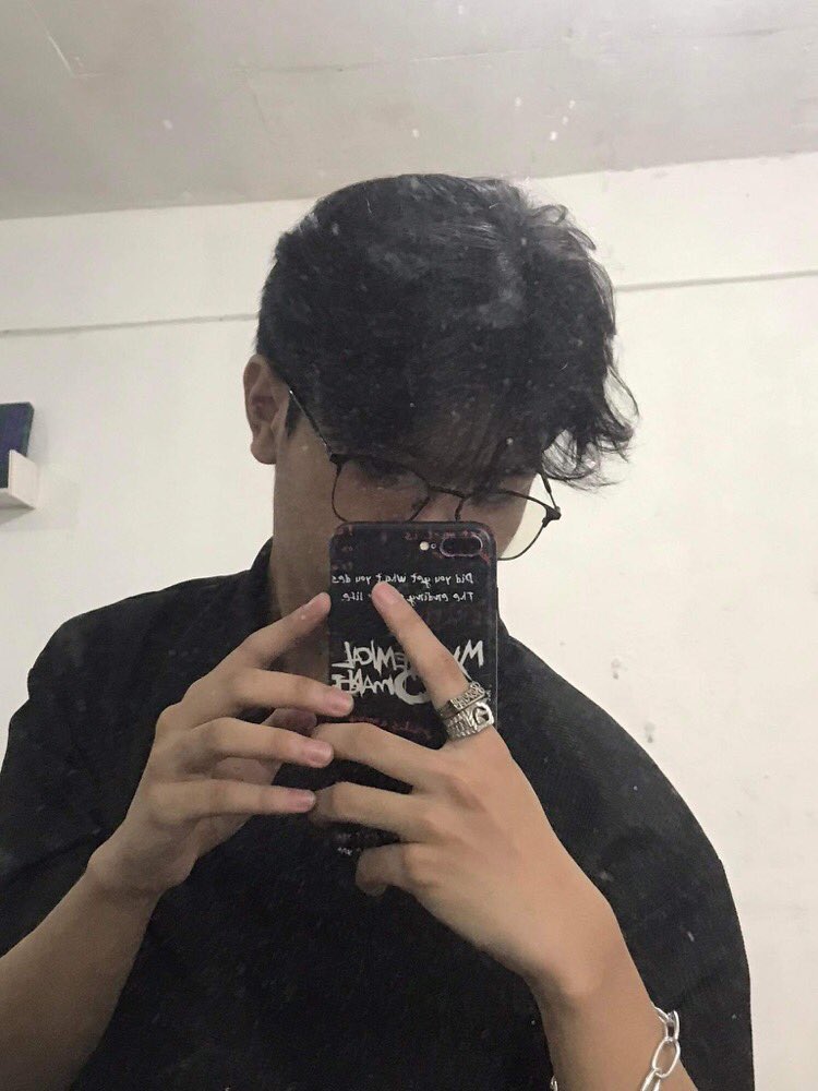 ywanzk_'s tweet photo. 🥸 https://t.co/7zyU4BtjGd