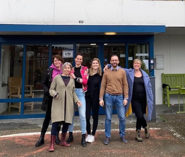 BuurtzorgT's tweet photo. @BuurtzorgT team #Arnhem Zuid is op zoek naar een ambulant behandelaar.
Ben jij #SPV, #GGZagoog, #social worker, #basispsycholoog of psychiatrisch #verpleegkundige #HBOv, kijk dan eens via https://t.co/UmniLLUn19 naar onze #vacature.
#SGGZ #thuis #behandeling https://t.co/BsT1JPkHLH
