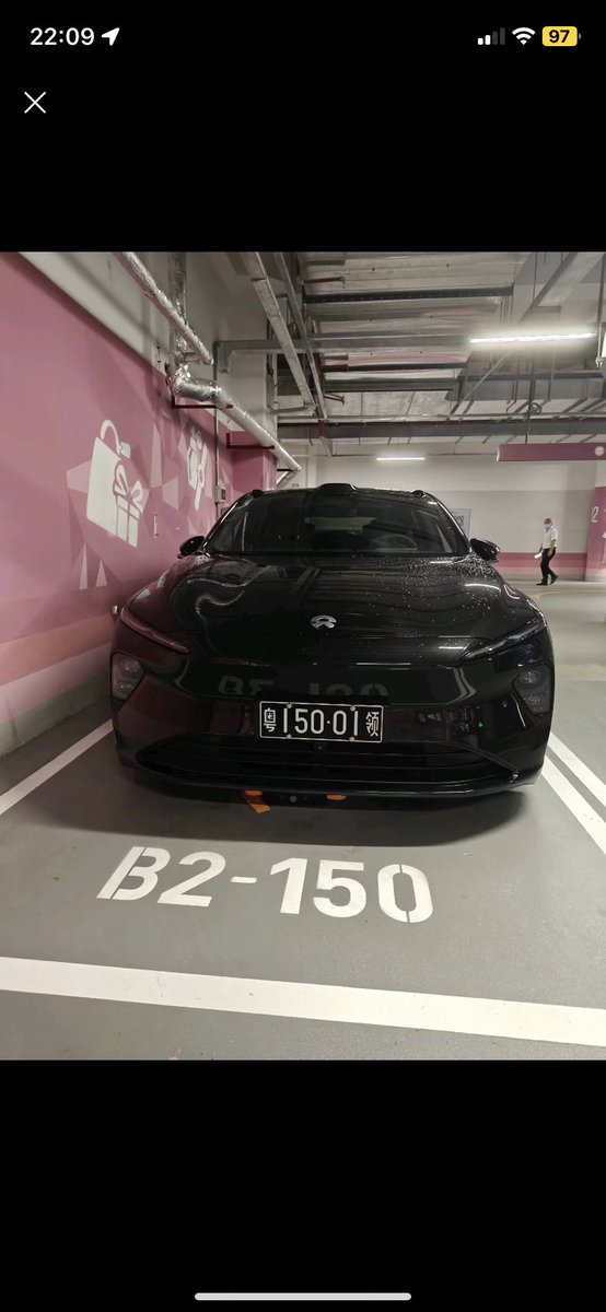 Huan_NIO_'s tweet image. A user of station B photographed a #NIOET7 with a Hungarian #consulate license plate in an underground parking lot somewhere in #Beijing, and we also have a consulate car in $NIO!!
