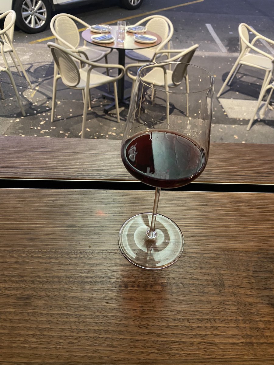 TheBarrelAlex's tweet photo. No stupid questions thread! 🧵 

Anything you wish you knew about wine, ask away and I will do my best to answer. 

Posted as I enjoy a solo glass. https://t.co/6ulv5p1clw