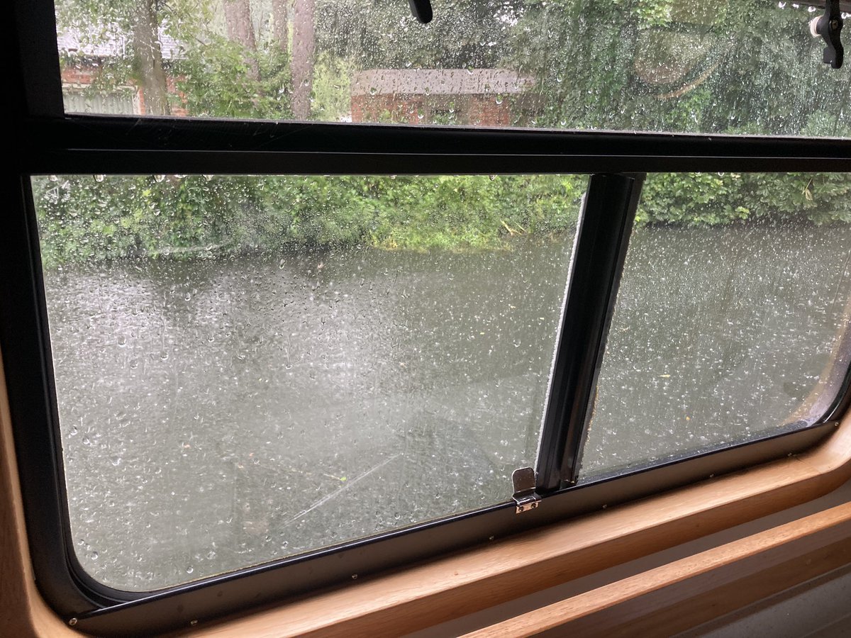 NarrowboatClips's tweet photo. Far too wet to move anywhere on the K&amp;A today https://t.co/TXgNhfZMk7