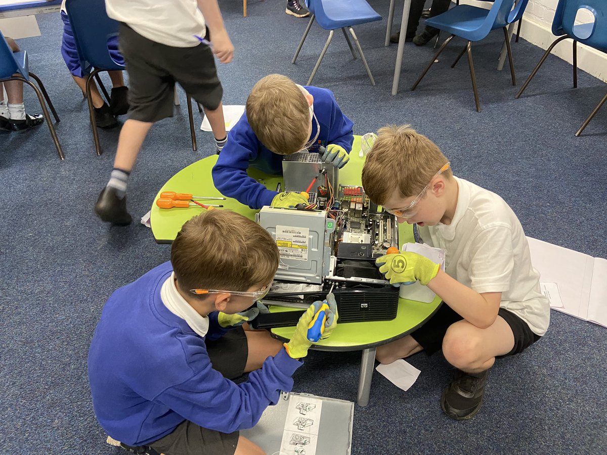 🪛🔩 Today we have been taking apart and putting back together computers to see what makes them work 🔩🪛