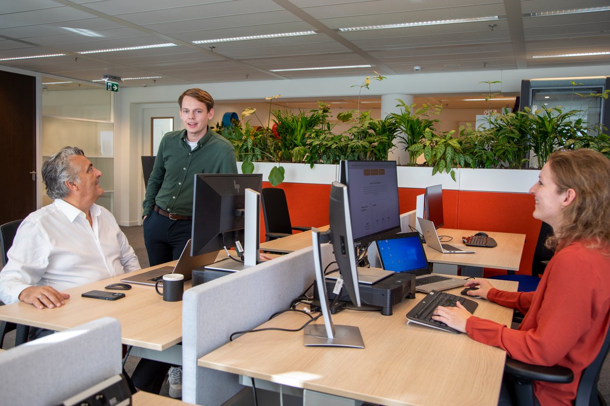 Wij hebben 2 nieuwe vacatures voor ons programma Zorg bij jou. Dit is een groot, innovatief programma waarmee de Santeon ziekenhuizen de transformatie maken naar hybride zorg. 
- senior marketing &amp; communicatie professional 
- secretaresse 
santeon.nl/over-santeon/w… #vacatures