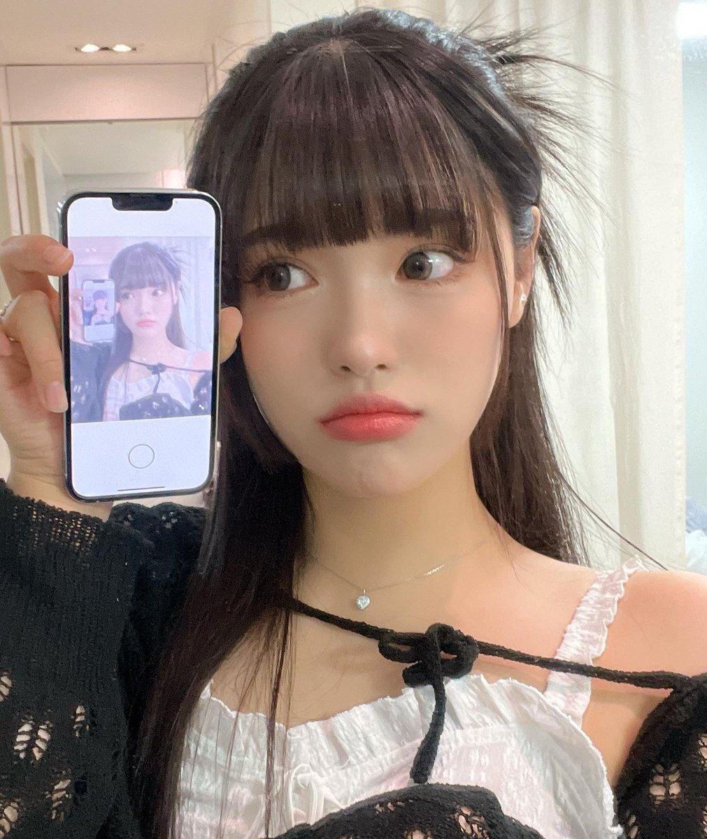 Geumheevely's tweet photo. 最近流行っている鏡セルカ🖤✨

#Gumhee #鏡セルカ https://t.co/QcrRDjrk5o