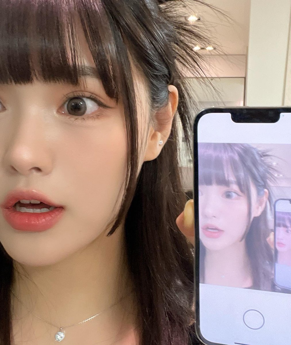 Geumheevely's tweet photo. 最近流行っている鏡セルカ🖤✨

#Gumhee #鏡セルカ https://t.co/QcrRDjrk5o