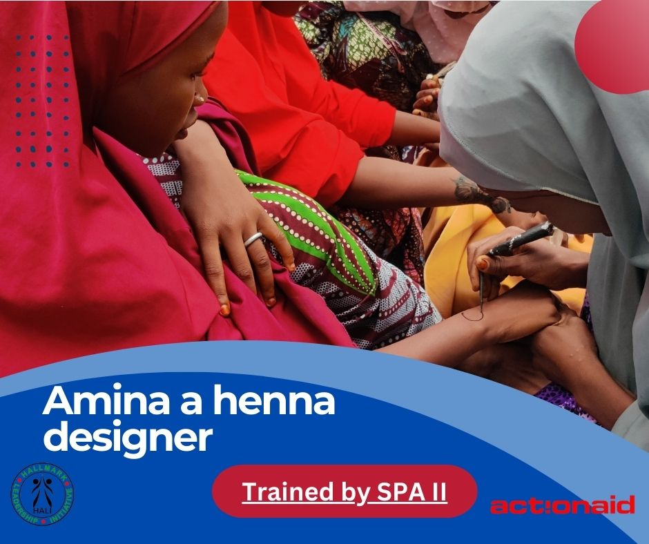 HallmarkLead's tweet image. Amina 17 was hail from family of 3 which consist 2 boys and her self, initially they were from Baga due to insurgency they were currently relocated to Gongulung community of Jere LGA.
Among 200  participant she came out as best henna designer. @ActionAidNG @CataiCenter