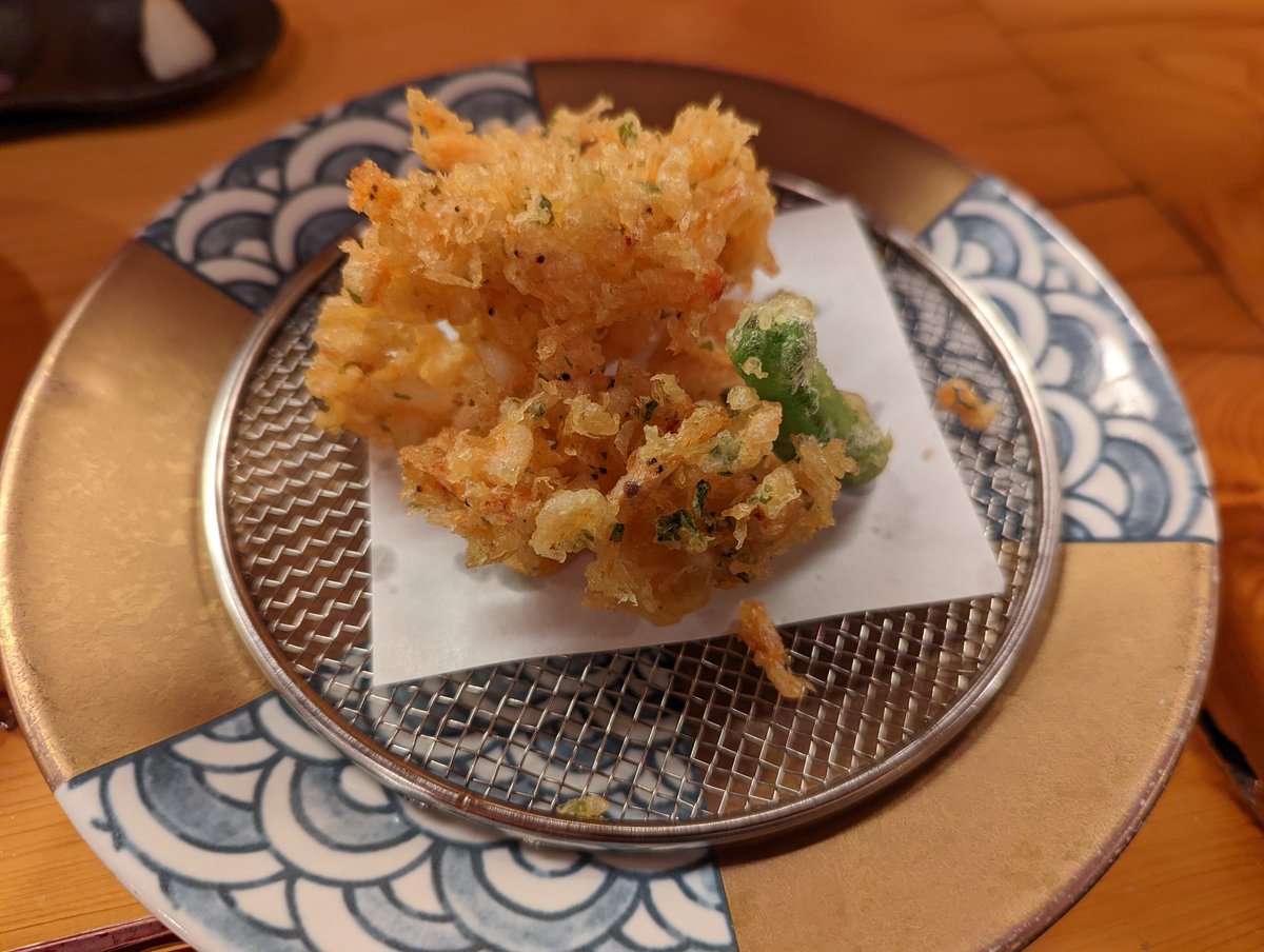 Explore the art of Tempura, Japan's take on deep frying. Light, crispy and absolutely delicious, Tempura is a must-try for every food explorer. 🍄🍤🔥 #JapaneseCuisine #FriedGoodness