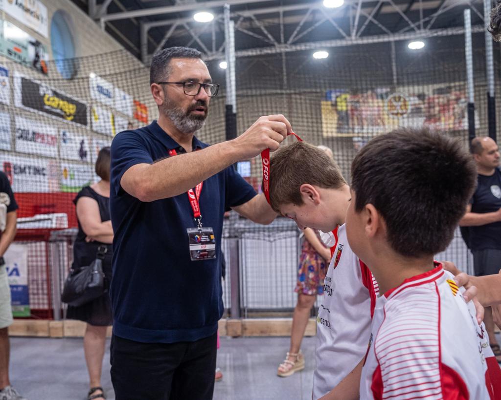 [🏑] ⚡ Punt final a la primera edició del 𝗖𝗮𝘁𝗮𝗹𝘂𝗻𝘆𝗮 𝗧𝗼𝘂𝗿 𝗖𝗶𝗿𝗰𝘂𝗶𝘁.

📌 La primera competició oficial d'OK3x3 va concloure dissabte a Manlleu amb les finals de les 9 categories.

ℹ fcpatinatge.cat/ca/noticies/ho…

#HoqueiPatins #OK3x3