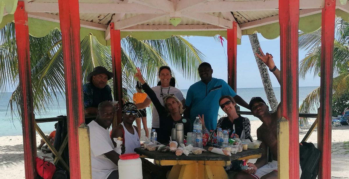 Collège Edmond Lucien Valard de Saint-Esprit tweet media