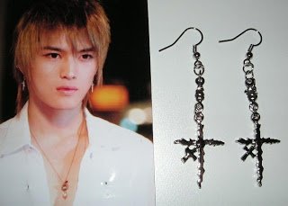 kjj_luv_1986's tweet photo. 영웅재중이 꼈던 귀걸이...를 대체 누가 어떻게 알아낸거지
그냥 다 똑같은 십자가인 줄 알았는데 이렇게 보니까 엄청 화려하네 ㅁㅊ https://t.co/OSRifBYuNY