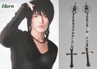 kjj_luv_1986's tweet photo. 영웅재중이 꼈던 귀걸이...를 대체 누가 어떻게 알아낸거지
그냥 다 똑같은 십자가인 줄 알았는데 이렇게 보니까 엄청 화려하네 ㅁㅊ https://t.co/OSRifBYuNY