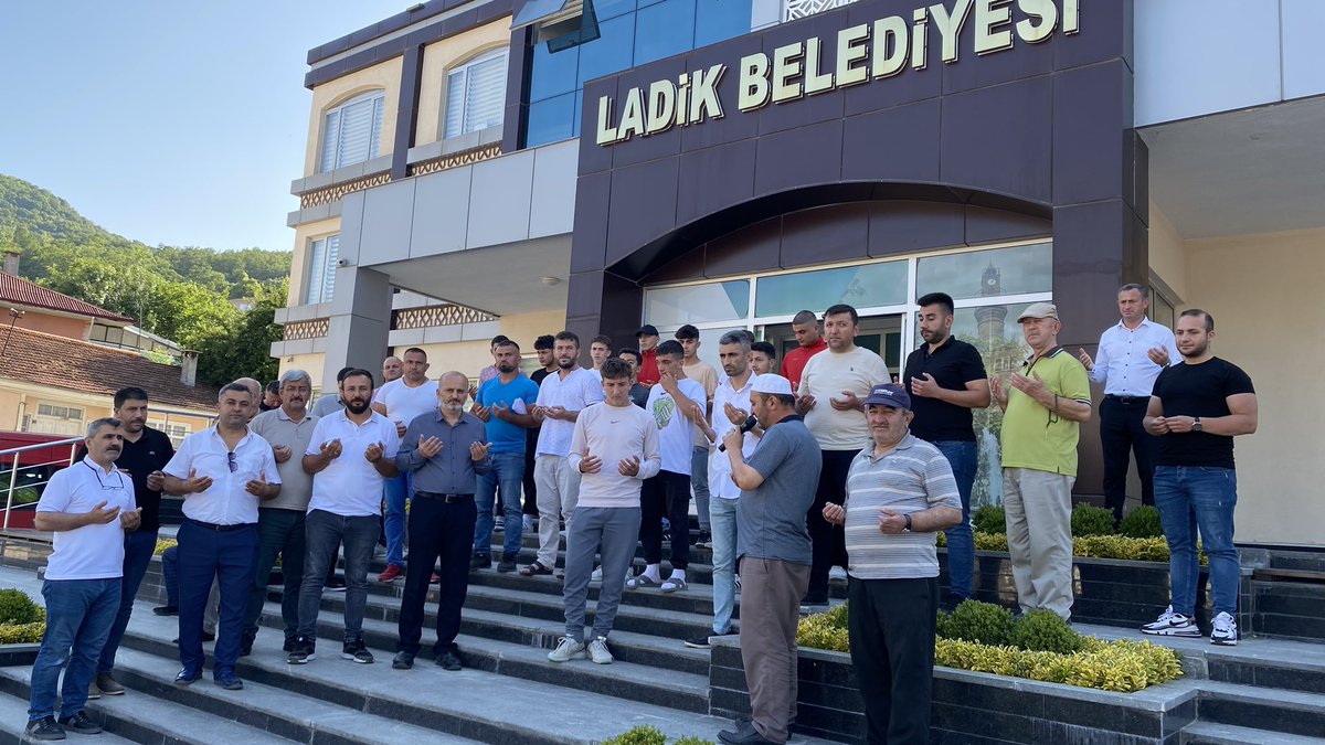 Haydi yiğitler, Meydan ola.! 

662. Tarihi Kırkpınar'da güreşecek pehlivanlarımızı dualarla uğurladık.

662. Tarihi Kırkpınar Güreşleri'nde ilçemizi temsil edecek pehlivanlarımıza başarılar diliyoruz.