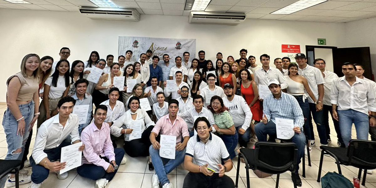 fernandoggtzzzz's tweet photo. Aquí estamos la generación del @PRI_Nacional que va a defender Saltillo, Coahuila !! #GeneracionAMC @alitomorenoc https://t.co/WrutZrE4Iu