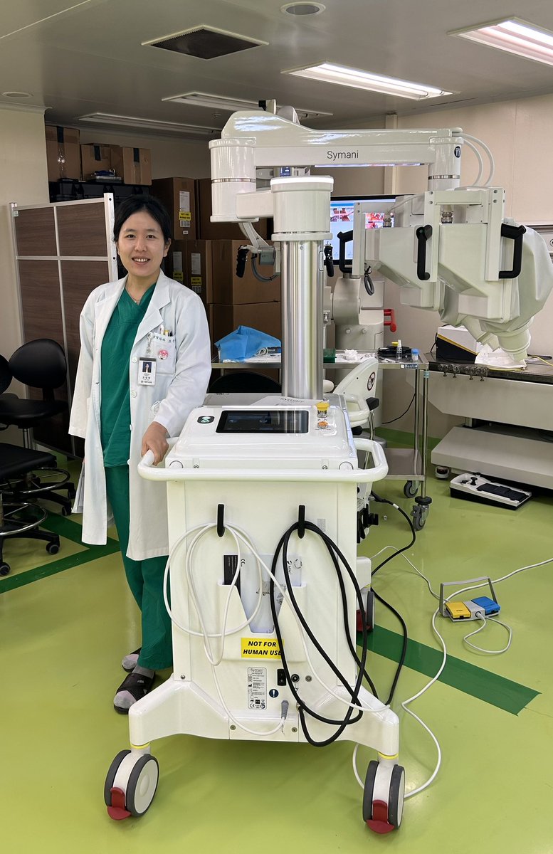 MattLemay1269's tweet photo. The field of microsurgical robotics in Asia has begun. Asan Medical Center in Seoul South Korea is the first to work with Symani led by Professor JP Hong. Dr JeongMok Cho completed the first animal procedure as we file for reg approval. The next frontier in microsurgery is here! https://t.co/tdruHGpYMm