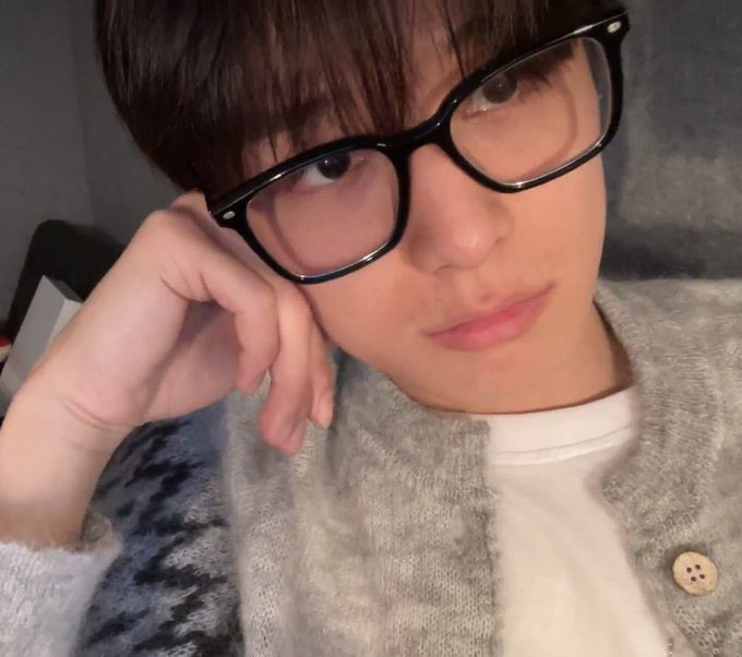 lim0rim0's tweet photo. 고딩 주빵..
장난으로 친구가 야 주엱아 너 오천원이면 키스 할거임? 엉후니형이랑? 했을때 

🐱앟｡｡계좌이체도 돼? 나 지금 현금이 없는뎋｡｡｡

 해서 옆에 친구들 다 경악했을둣 https://t.co/Ogh4gN0dH9
