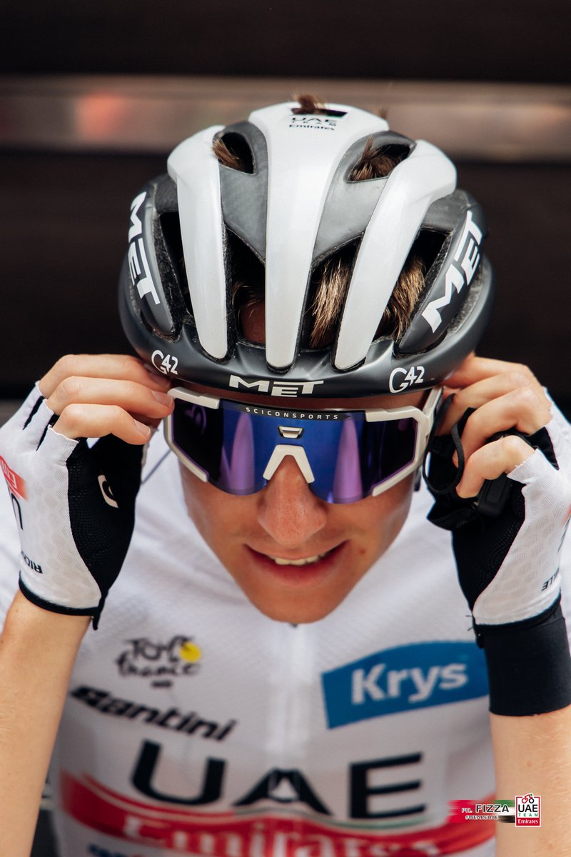 Another day, another race! TDF stage 4. <a href="/TamauPogi/">Tadej Pogačar</a> is still in the white jersey 👌 and holding that solid #2 in GC. Also seen sporting the new Aeroscope sunglasses 😎 <a href="/TeamEmiratesUAE/">@UAE-TeamEmirates</a>
