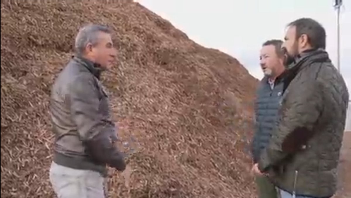 vox_sanse's tweet photo. Por fin se ha concedido el permiso de la actividad a #Biocompost, empresa de #Sanse que empleaba a ➕ de 20 familias.
Sin necesidad de cerrar y a la espera de calificación urbanística correcta, no era necesario causar tanto daño por fines electoralistas.
Al menos, pidan perdón. https://t.co/deanbQoSBi