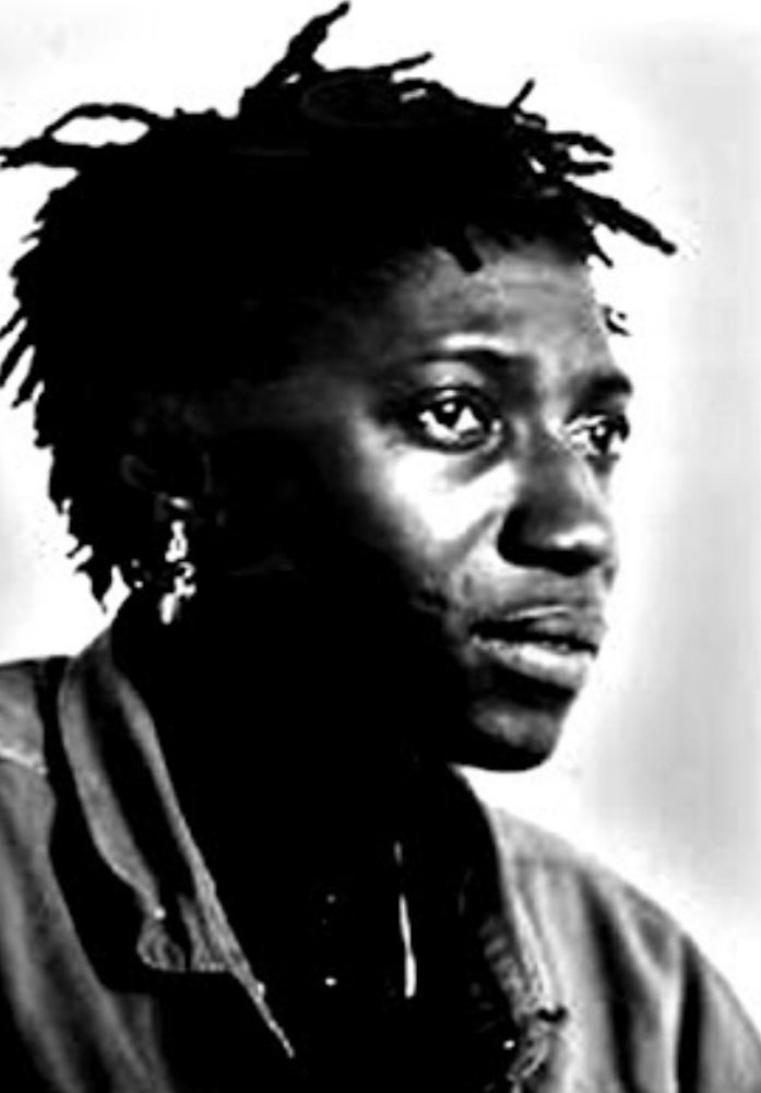 solimouhamed's tweet photo. Heute vor 11 Jahren starb Ousman Sey im dortmunder Polizeigewahrsam.
Der 45-jährige Mann aus Gambia hatte vor seiner In -Gewahrsam-Nahme um medizinische Hilfe gebeten, die ihm verwehrt wurde. Es gab keine Konsequenzen.
#Justice4Ousman #NoJusticeNoPeace #Rassismus @DICCampaignDE https://t.co/VWiYuvj8f8