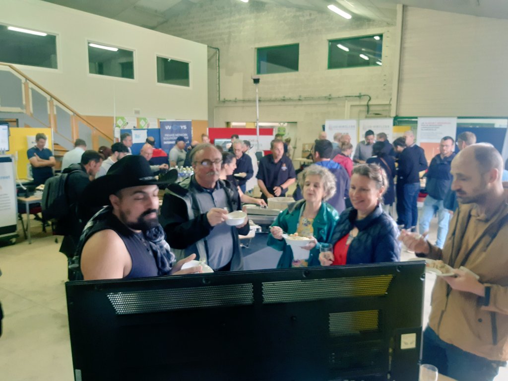 fermadapt's tweet photo. Présentation du catalogue d'indicateurs de la base de données Agriclim à #AgreTIC #StationKerguehennec pour modéliser des impacts du #changementclimatique en agriculture
Indispensable dans nos projets en cours! #Fermadapt #Climatveg
@regionbretagne @ademe @paysdelaloire https://t.co/T1FCFx5JNH