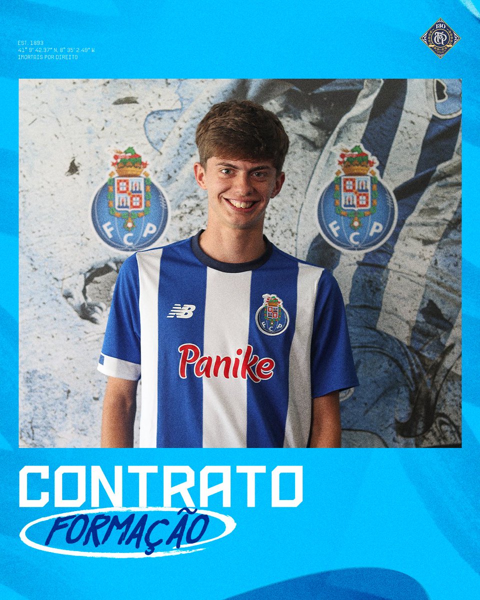 FCPorto's tweet photo. Marco Silva assina contrato de formação 🐉
🎙 "É um dia inesquecível para mim"
👉 Central
⚽ 14 Anos 

#MarcaPorto https://t.co/76DRBfuvIY
