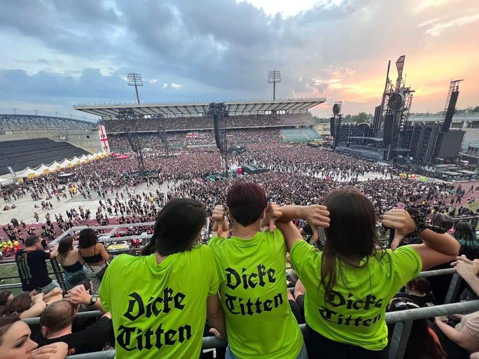 Rammstein.de (@rammsteinde94) on Twitter photo 