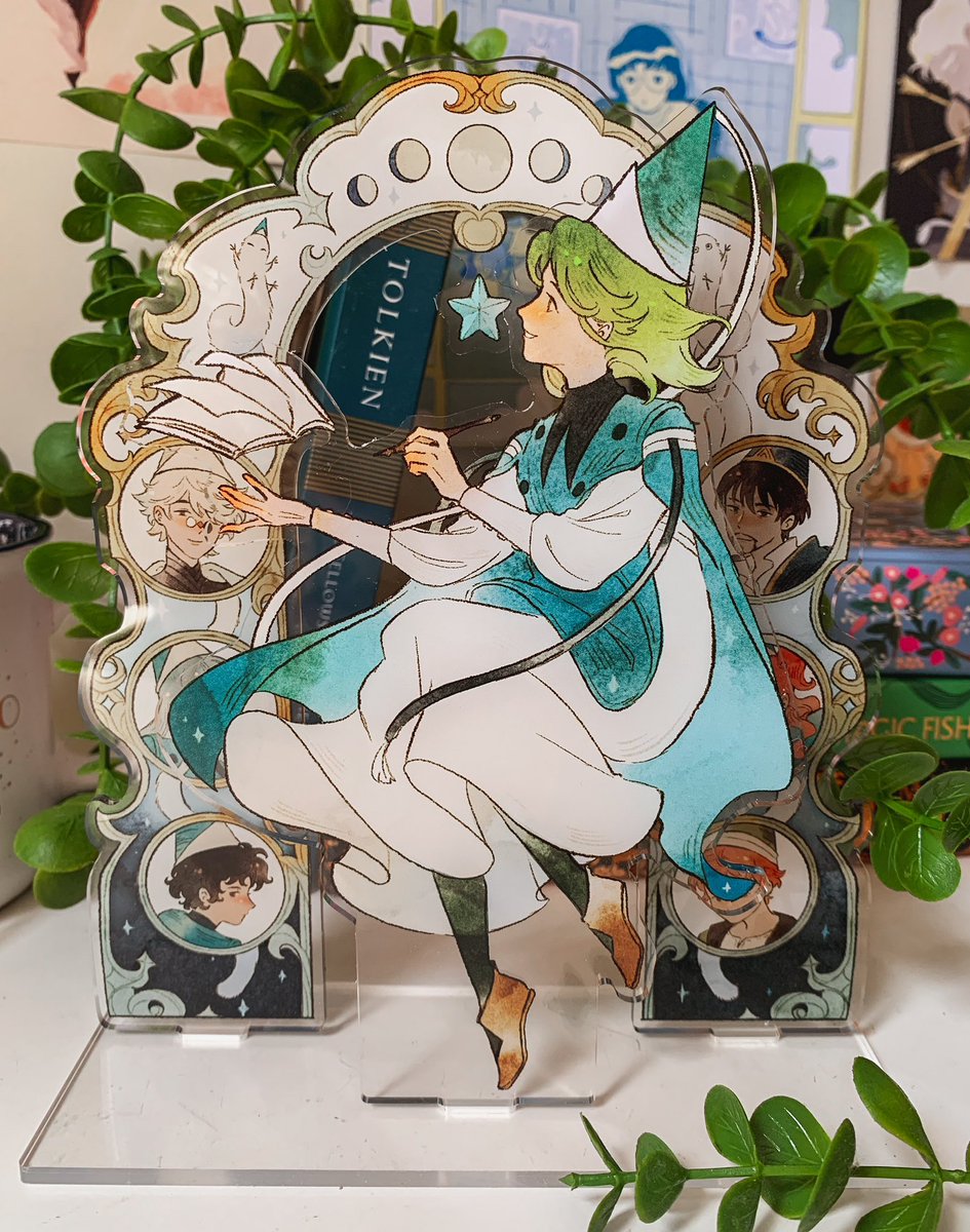 i made a witch hat atelier standee with the help of @VograceCharms! im so happy with how it turned out!! ✨✨ #Δ帽子