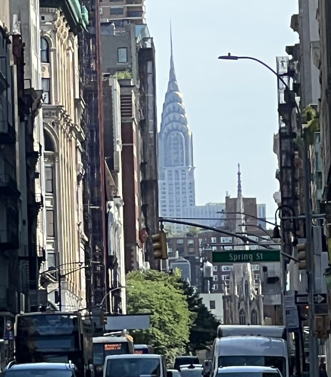 MaureenDunlop1's tweet photo. Missing this view…. ❤️🍎 #SoHo #DowntownNY #ChryslerBuilding #BackHomeNow https://t.co/Unq2W5YiCK