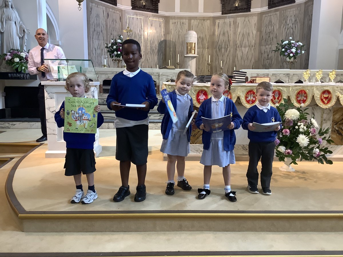 teresaoflisieux's tweet photo. KS1 ALIVE prize giving #ACTIVE #LEARN #INTERACT #VOLUNTEER #EMOTIONS #ALIVE #Reception @reception_STOL 👏👏👏👏👏👏👏👏 https://t.co/R1AbomSkiI