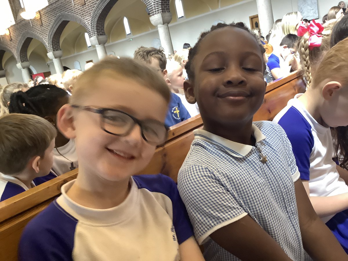teresaoflisieux's tweet photo. KS1 ALIVE prize giving #ACTIVE #LEARN #INTERACT #VOLUNTEER #EMOTIONS #ALIVE #Reception @reception_STOL 👏👏👏👏👏👏👏👏 https://t.co/R1AbomSkiI
