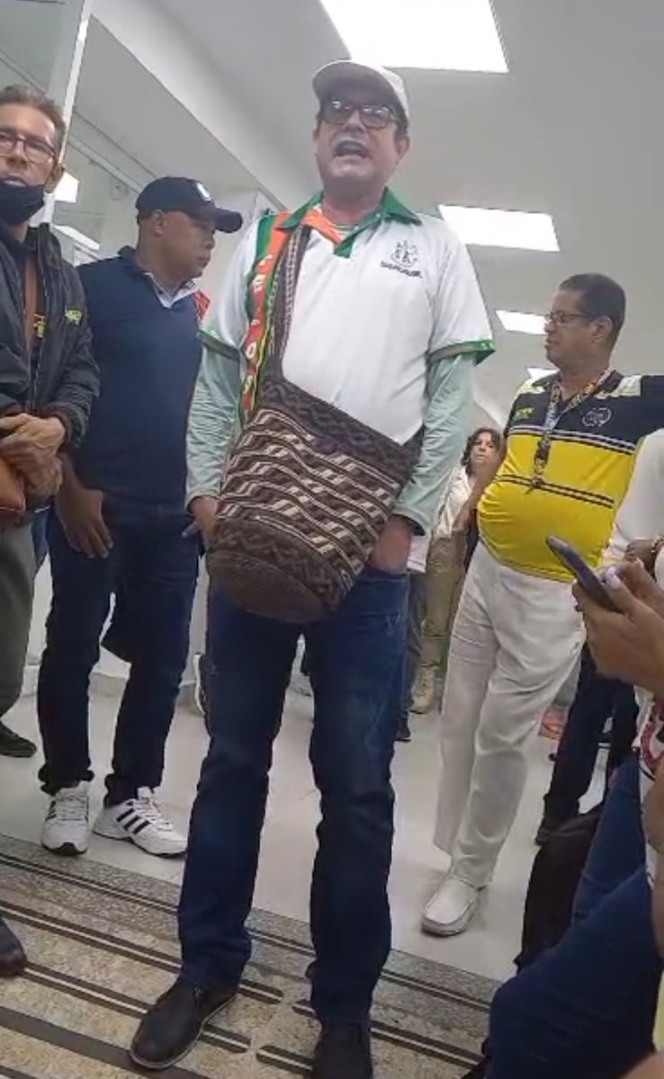 WILLYCARMONAM's tweet photo. Magisterio Barrancabermeja adelanta Paro 24 horas exigiendo justo derecho pago de su salario con retroactivo 2023 y la prima de servicios.
La economía familiar de los docentes requiere los pagos oportunos por parte del patrón
@Mineducacion @OscarG_Sanchez @AuroraVergaraF1 @fecode https://t.co/jpMTL2MdN5