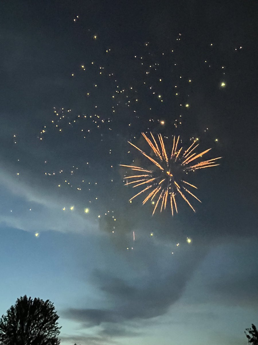 baum1319's tweet photo. Awesome light display in daHood last night. Thanks for the great get together Ryan &amp; Angela. https://t.co/NNA68G7O9X
