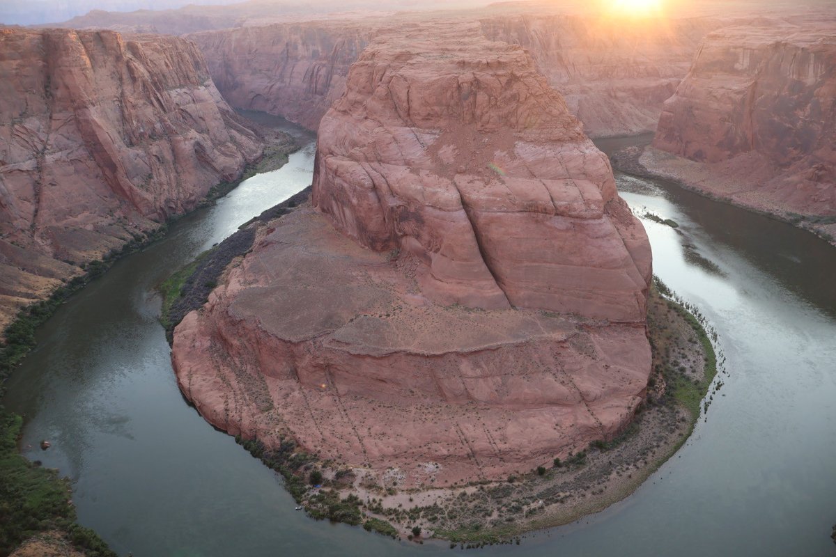 WordsOfLinny's tweet photo. Saw the Grand Canyon yesterday then went to Horseshoe Bend. #goseetheworld #grandcanyon #horseshoebend https://t.co/LjQRjBwRRk