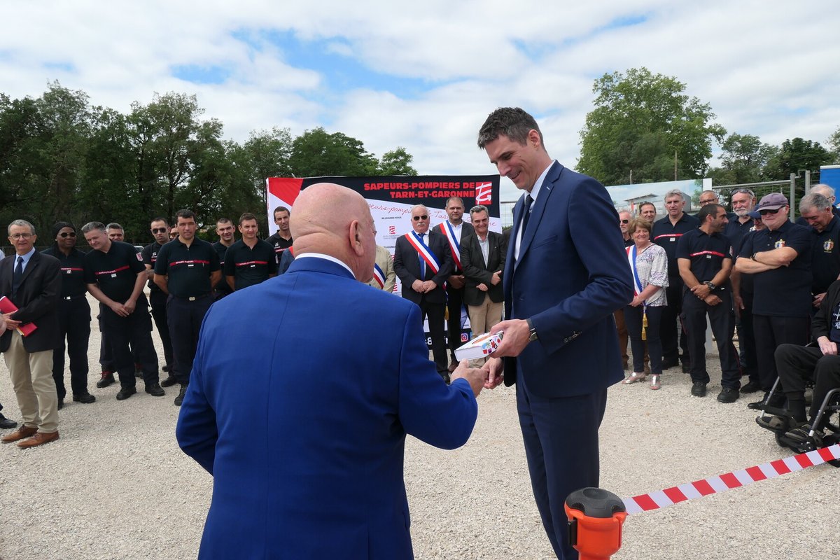 🚒 #SapeursPompiersdeFrance | 3 juillet Le sous-préfet Henrard a participé à la pose de la 1ère pierre du nouveau centre d'incendie et de secours du Quercy Caussadais. ✅ Nécessité locale, il répond aux besoins toujours plus croissants des 7 communes du territoire caussadais.