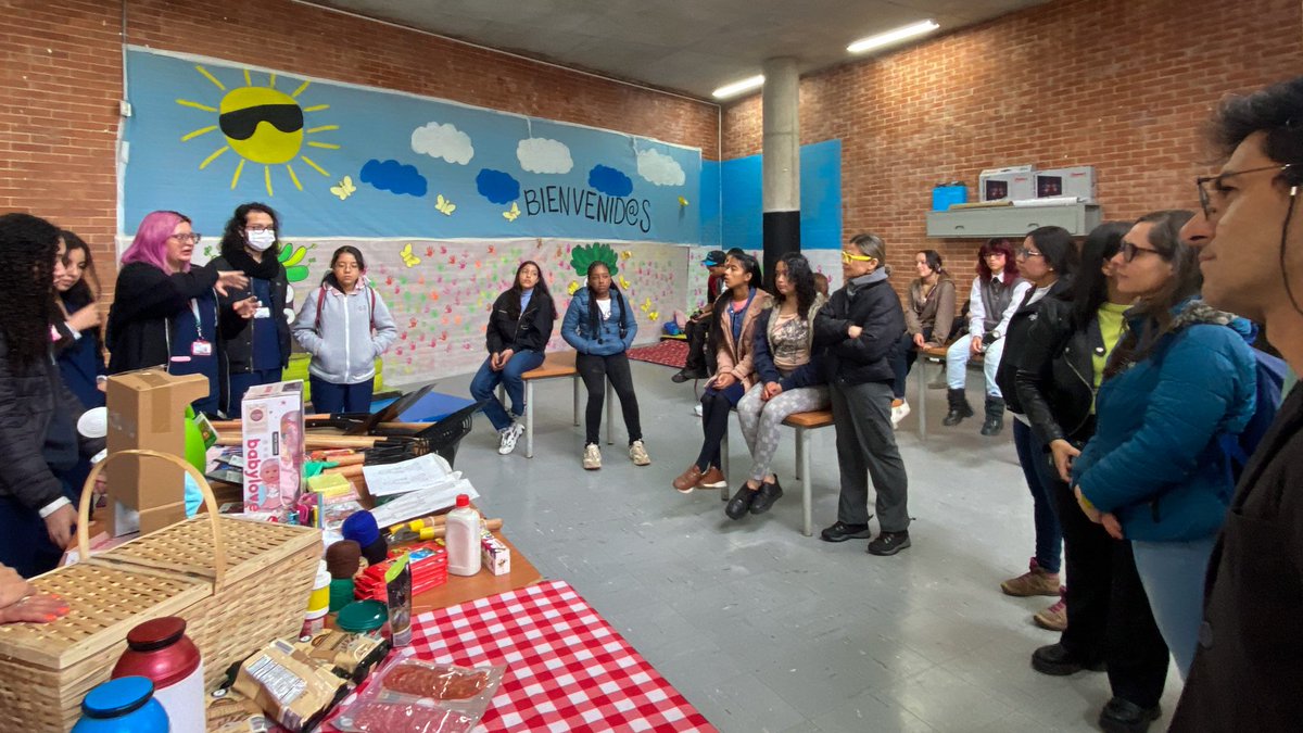 Desde la Ofic. de Fomento de la Responsabilidad Social Universitaria de la Javeriana se acompañaron los proyectos de asignaturas de Aprendizaje-Servicio: Arboles y Ciudad, de @earJaveriana, y Ciencia Naturaleza y Sexualidad, de la Facultad de Educación.
➡️bit.ly/46stgWA