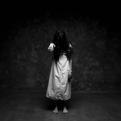 Oma A horrifying journey, we would wish on no one, is heard by a daughter. With no way to help her struggling mother but through hearing mere echoes.

Oma: A Story by Tony Angelo a.co/d/9kHS0Yy

#shortstories #shortstory #writersofinstagram #bookstagram #love #stories