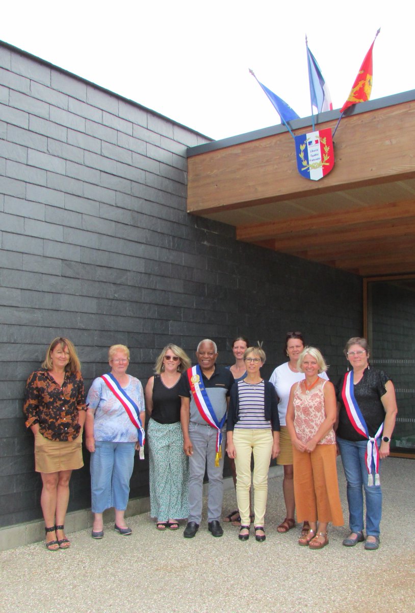 LauranceBu's tweet photo. 📷 Je tenais à vous remercier pour les 90 photos que vous avez partagées dans le cadre de l'opération
📷"Mairie Ouverte". Grâce à votre contribution, cette initiative a connu un véritable succès, même si nous disposions de très peu de temps. 
Encore merci ! https://t.co/XnzoPAG1MF