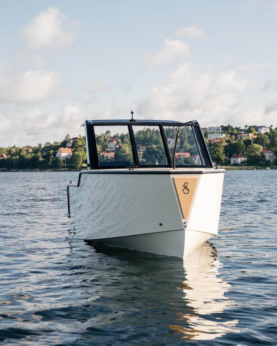 The clean, minimalistic design identity from the Eelex is carefully implemented in all details.

The X Shore 1 has been designed not just to look good, but also to be optimized for low resistance and maximum hull efficiency.

Learn more at Xshore.com
