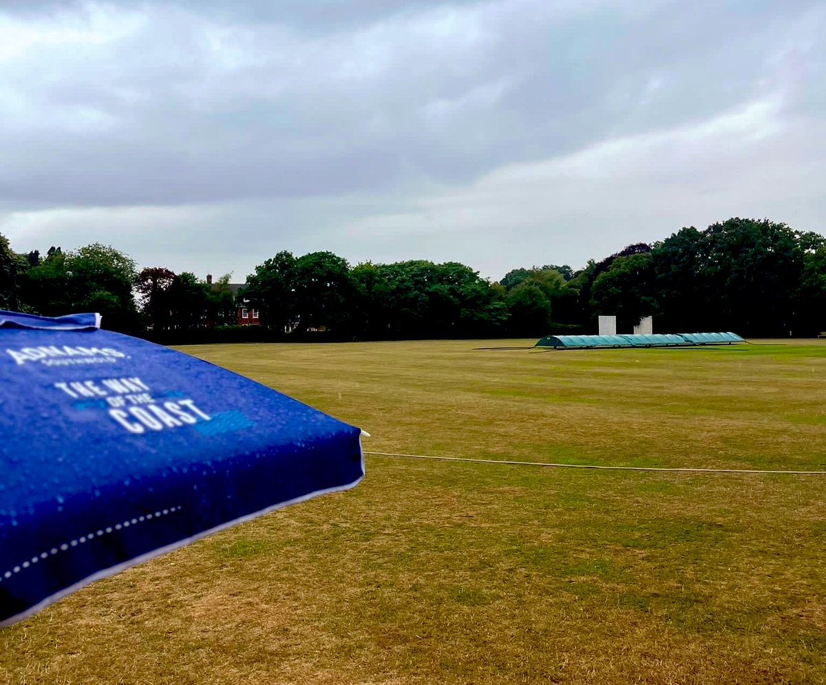 Chasing @oundleschool 211 @stjohnssport are 75-0 off 13 overs L. Patterson 50*. Sadly we are now off for rain 🦅💚🤍🏏 … updates to follow