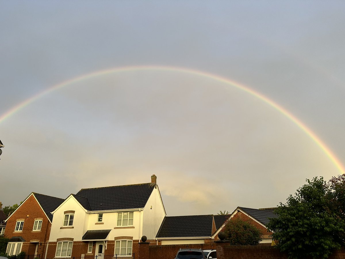 Matt74P's tweet photo. #rainbow great view from the front and back of house this evening.  I wonder if there is a pot of gold at the end. https://t.co/a0kI7B6YbH