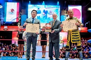 El embajador de Japón en México, FUKUSHIMA, fue a la función de lucha libre Fantasticamania2023 y entregó el Reconocimiento del Embajador al CMLL, al igual que al luchador Okuma, por colaborar al entendimiento entre Japón y México,gracias a la lucha libre.
#KokóMéxico #embajador