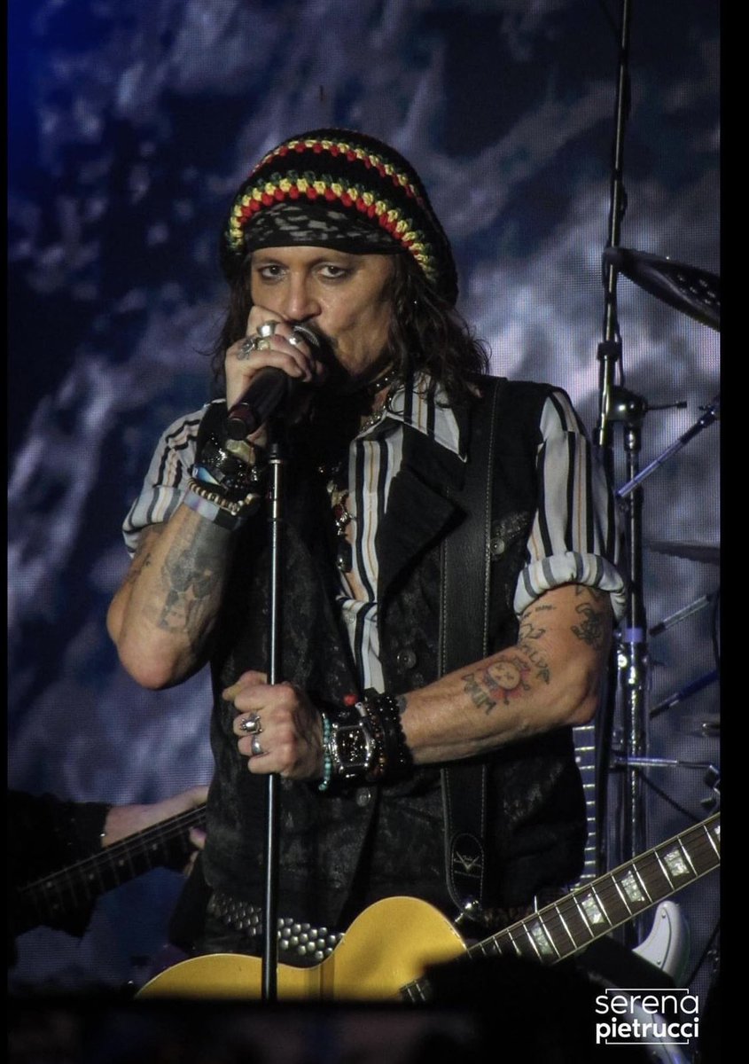 I’M NOT STRONG ENOUGH LOOK AT HIM 🫦🫦🫦