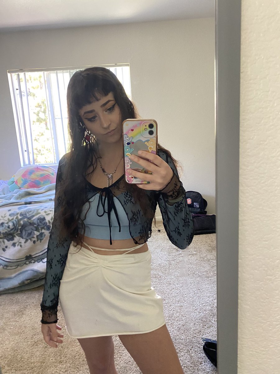 April Joy 🍃 tweet media