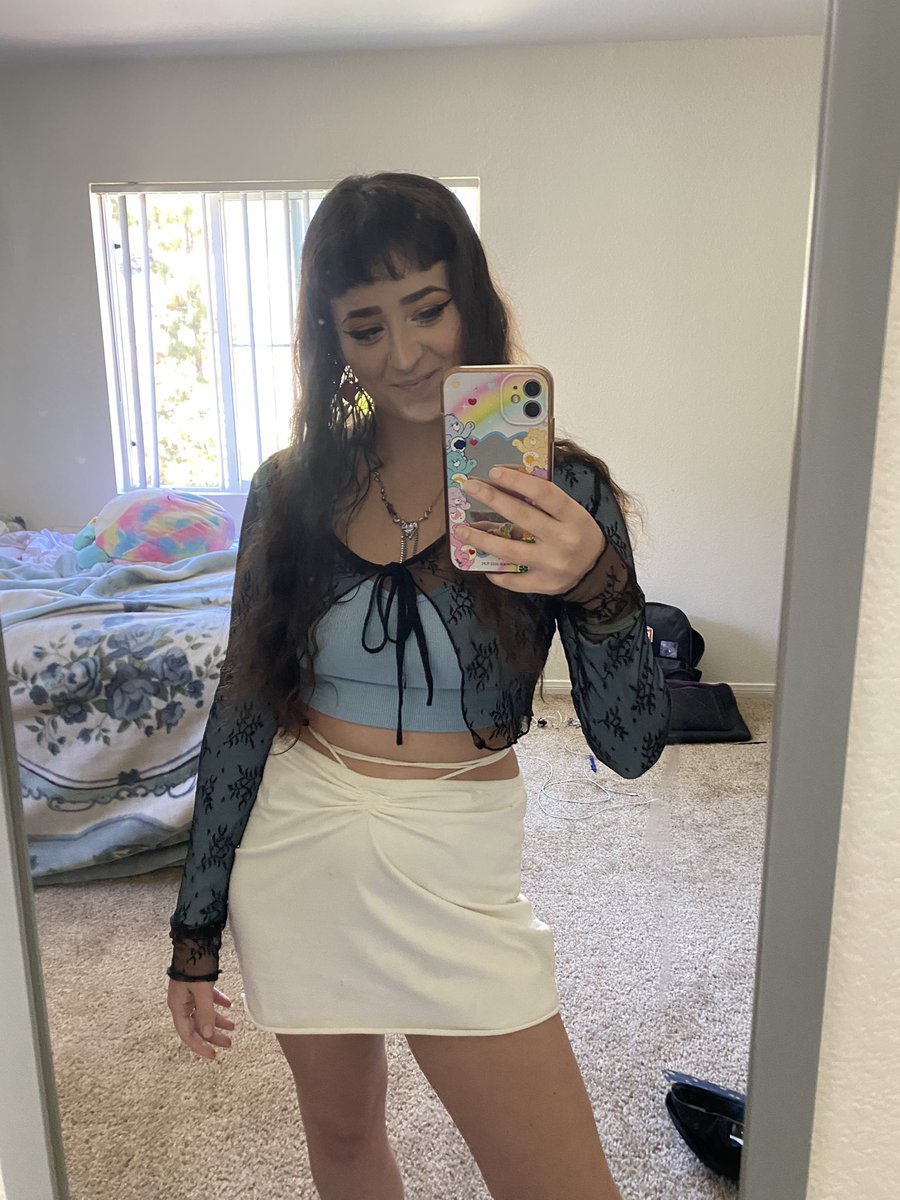 April Joy 🍃 tweet media