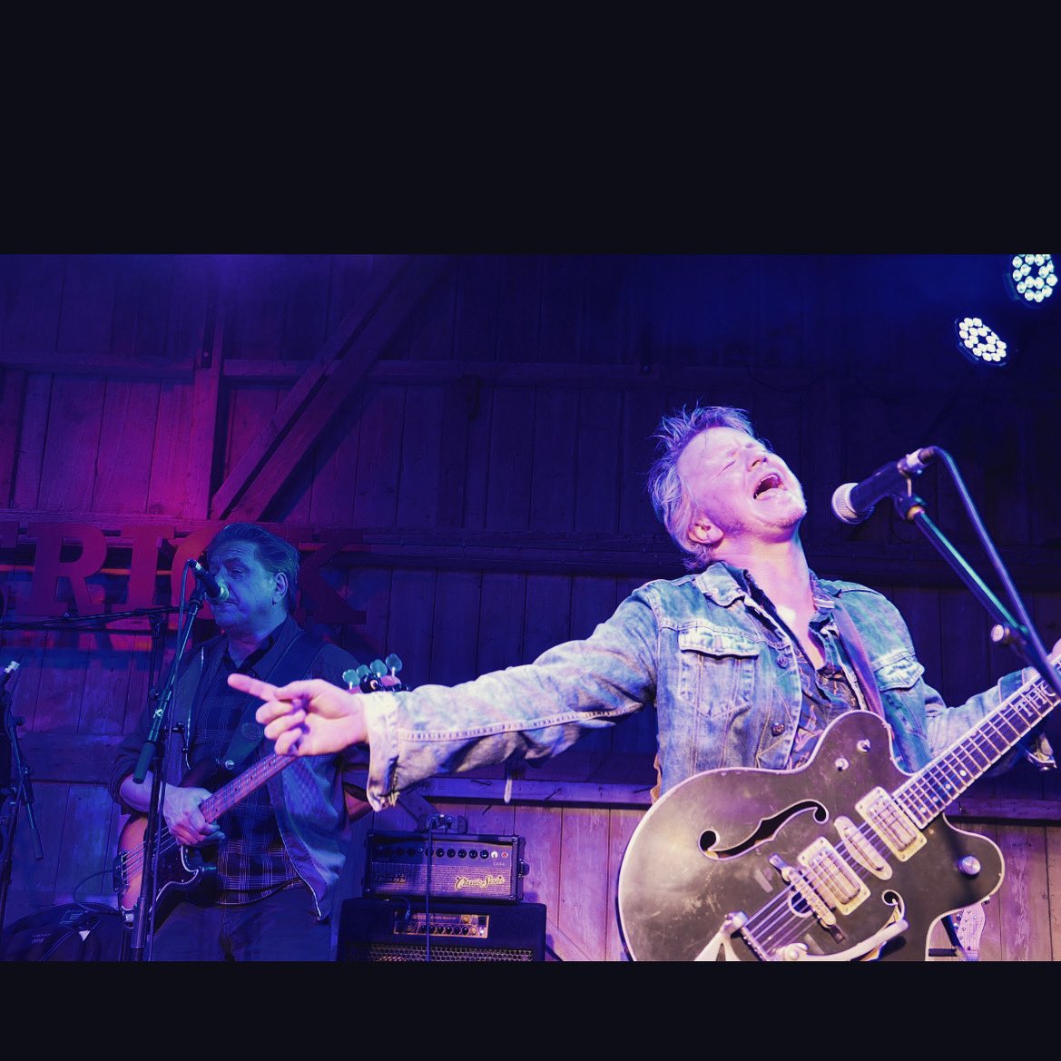 Matt Owens (@mattowens_music) on Twitter photo How is this a job? 🤣🤣🤟🤟
Answers on a postcard to <a href="/mavfest/">Maverick Festival</a> & <a href="/RobVincentMusic/">Robert Vincent</a> ! @americanaUK <a href="/leader_music/">Leader music</a> <a href="/ArcRadioStation/">Arc Radio</a> <a href="/TheAMAUK/">Americana Music UK</a> <a href="/GretschUSA/">Gretsch Guitars</a> <a href="/AudioKitchen/">Audio Kitchen Amps</a> #gretsch #gigs <a href="/somerstockmusic/">Somerstock</a> @theroyaloakbath How is this a job? 🤣🤣🤟🤟
Answers on a postcard to <a href="/mavfest/">Maverick Festival</a> & <a href="/RobVincentMusic/">Robert Vincent</a> ! @americanaUK <a href="/leader_music/">Leader music</a> <a href="/ArcRadioStation/">Arc Radio</a> <a href="/TheAMAUK/">Americana Music UK</a> <a href="/GretschUSA/">Gretsch Guitars</a> <a href="/AudioKitchen/">Audio Kitchen Amps</a> #gretsch #gigs <a href="/somerstockmusic/">Somerstock</a> @theroyaloakbath