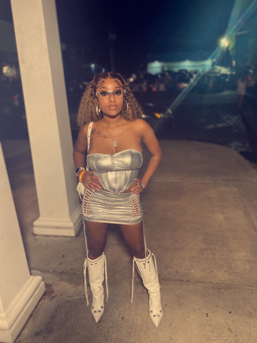 PrettyKoko10's tweet image. Bad Gyal Mi Like 🤍❤️‍🔥
#Vanessabling