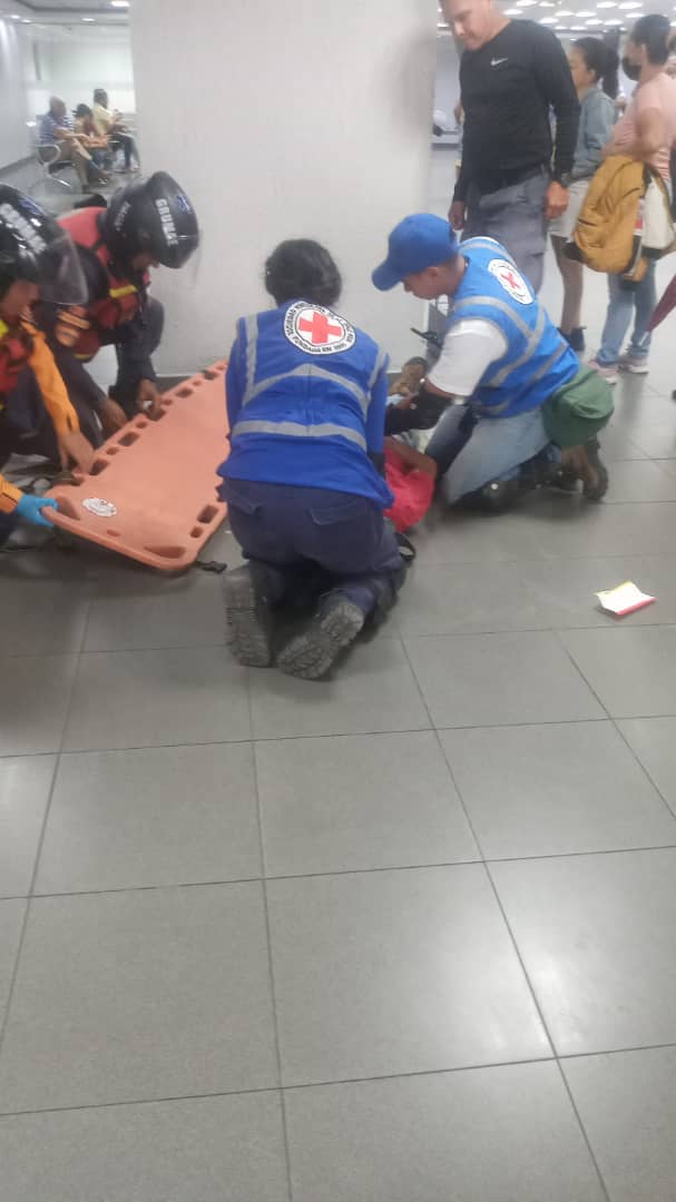 Toda esta semana estaremos en el centro de #Maracay estado #Aragua con nuestros socorritas voluntarios siempre atento para ayudar al necesitado. #CruzRojaVe