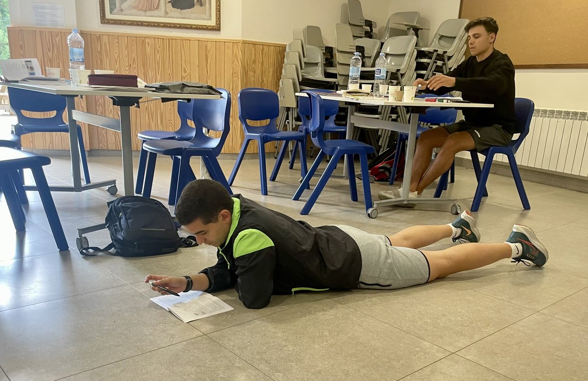 guille2fer's tweet photo. A l’#aCOLLidaI llegim, aprenem i compartim per fer-nos més sabis, crítics i compromesos en un fi en ment comú.

#TUtopia #avuixdemà @EscolesFEDAC https://t.co/049C8MPWpQ