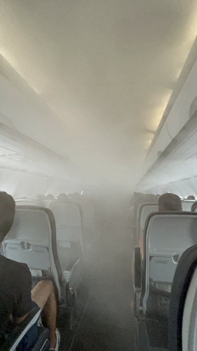 ey ya digan quien le dio al vape en el avión