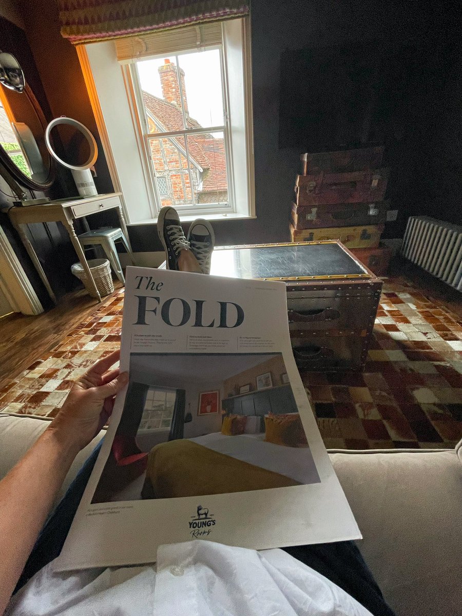 ditchlingbull's tweet image. Hot off the press 📰 The Fold is now in all six of our rooms for your feet-up-able pleasure (might find a copy in the bar too) 

#StayYoungs #PubWithRooms #Ditchling #Pub #Sussex @YoungsPubs